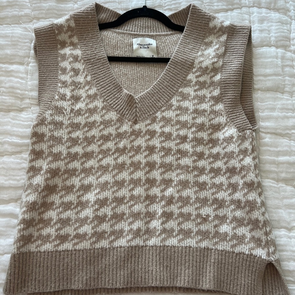Abercrombie sweater vest